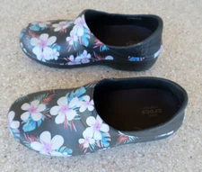CROCS Neria Pro II Dual Comfort Professional Floral Clogs.  Women's 8
