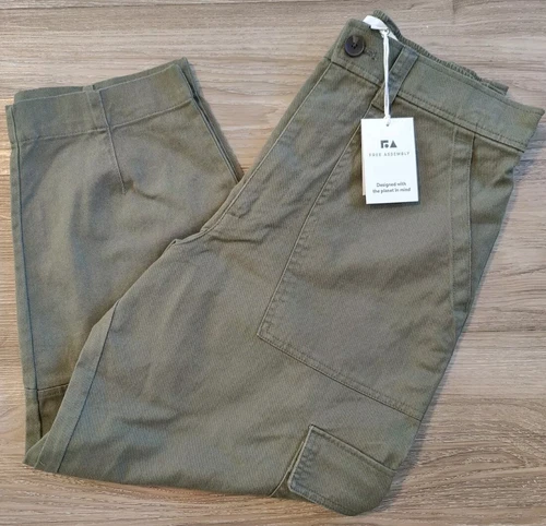 Free Assembly Baggy Cargo Pant Size 12 High Rise Deep Pocket Olive Kalamata NWT 