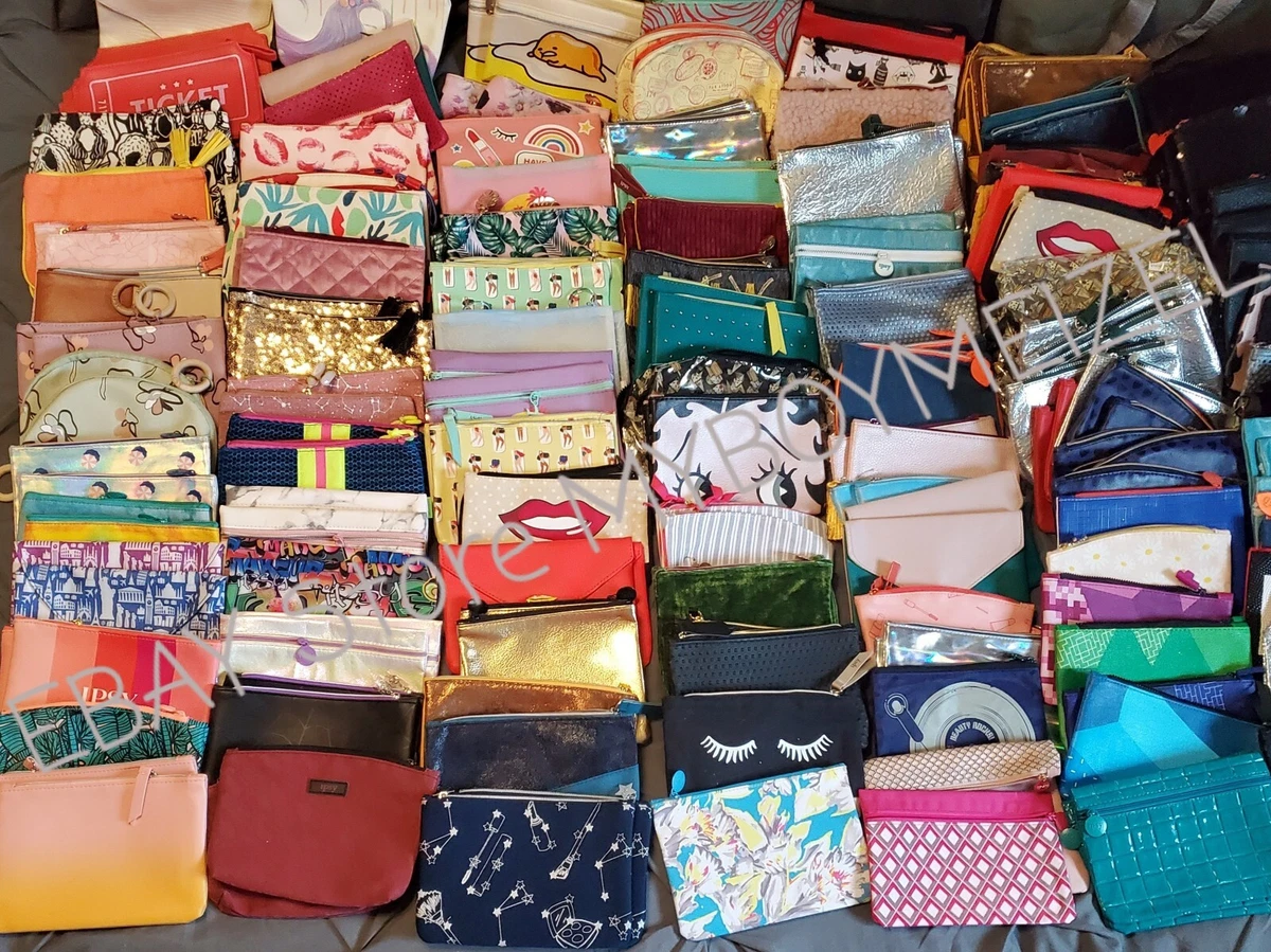 шоппинг. человек пакет. чемодан нарисованный. чувак в пакете. экошопинг.