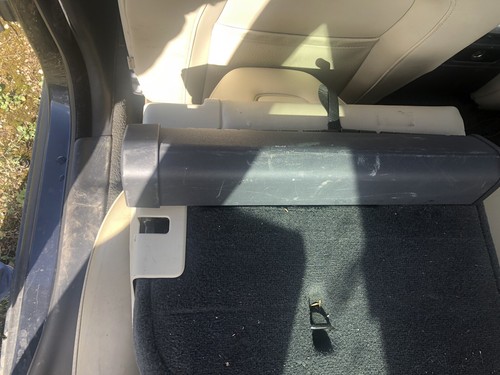 Volvo V70 SE 2011 - freno - protector de perro separador de red 2 piezas - Imagen 2 de 8