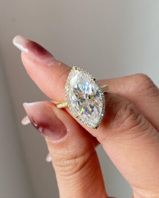 Lab Grown Marquise Cut Diamond Engagement Ring 18k Yellow Gold IGI 4,50 Ct