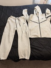 Nike Men's Tech Fleece Full Zip Hoodie and Sweatpants Set Grey, Medium