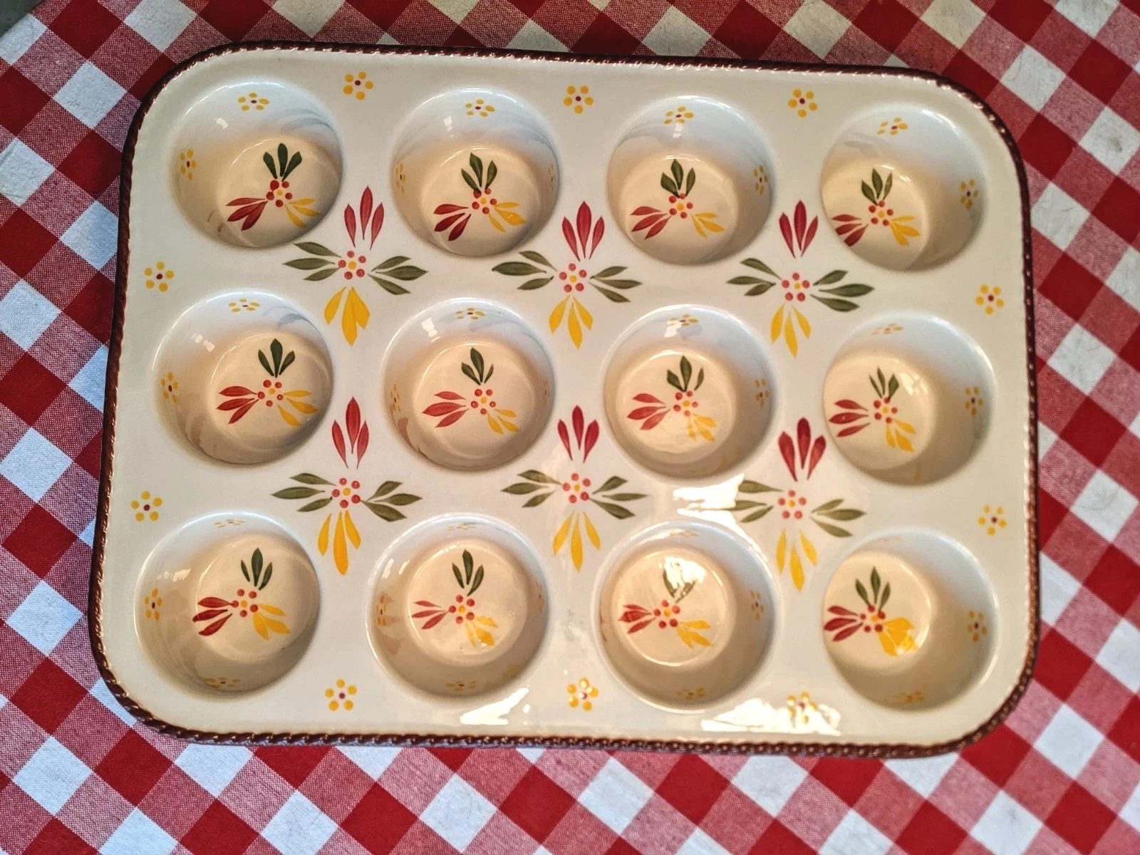 🧁 12 Cupcake Temptations by Tara, Old World Cranberry