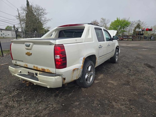 Used Right Headlight Assembly fits: 2012 Chevrolet Avalanche 1500 Right Grade C - Picture 15 of 18