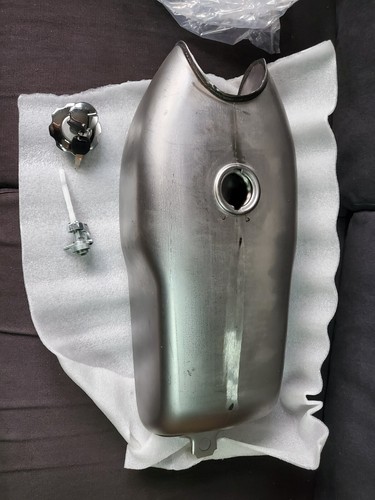 Efarbuy 2.4 Gal Cafe Racer Gas Fuel Tank – Universal Fit For Honda, Yamaha, Suzuki (Unpainted)