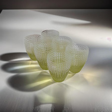 Set 6 Bicchieri verdi in vetro con lavorazione a rilievo per acqua e vino