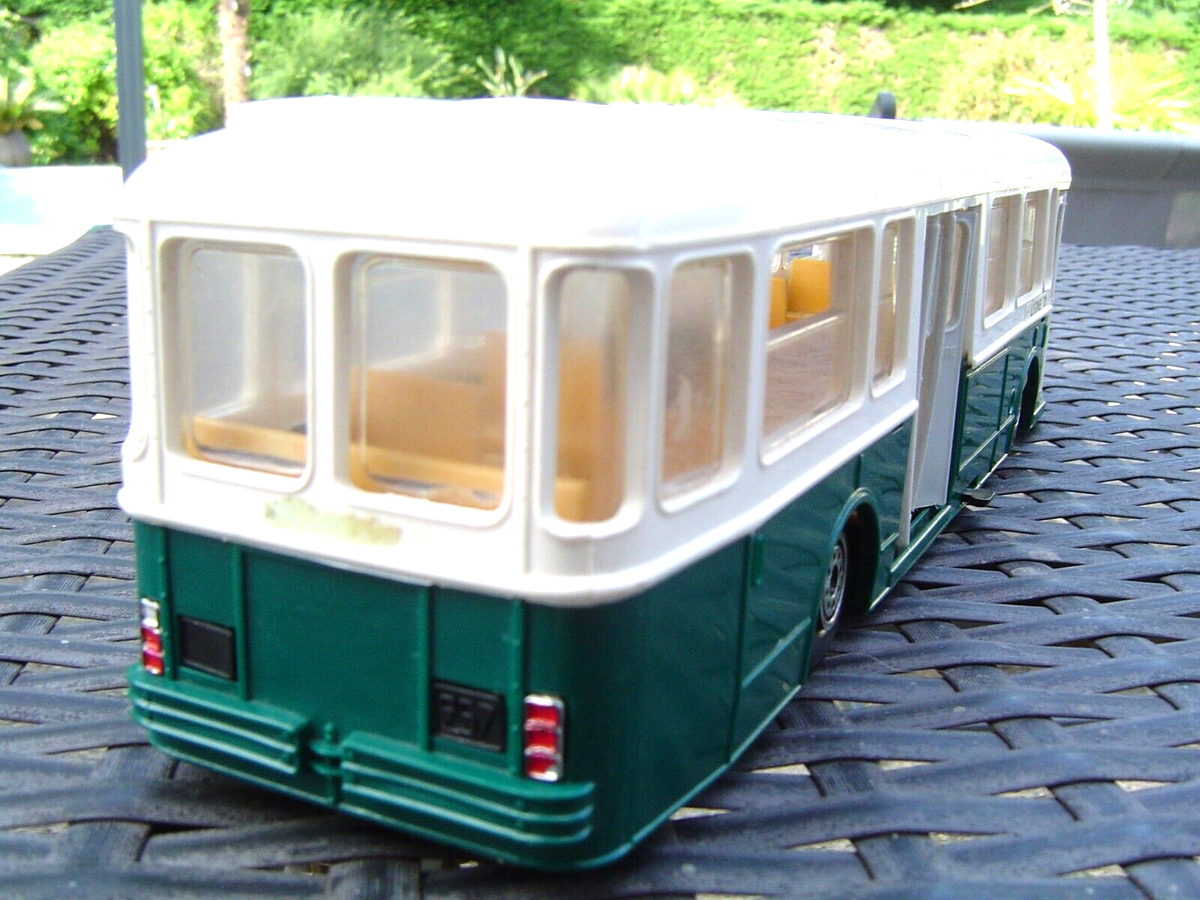 AUTOBUS- &LE SAVIEM SC10U RATP (1965)-(1/43 éme). IXO NEUF scellé EUR