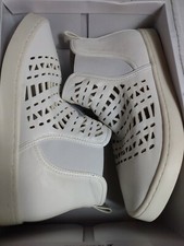 Report Arcetia Slip On Sneaker-Women's Size 9 White