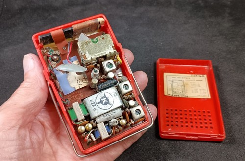 Reduced: Rare Vintage Eureka 6 Transistor Radio 1958 Model KR-6TS35 (Parts Only) - Picture 12 of 13