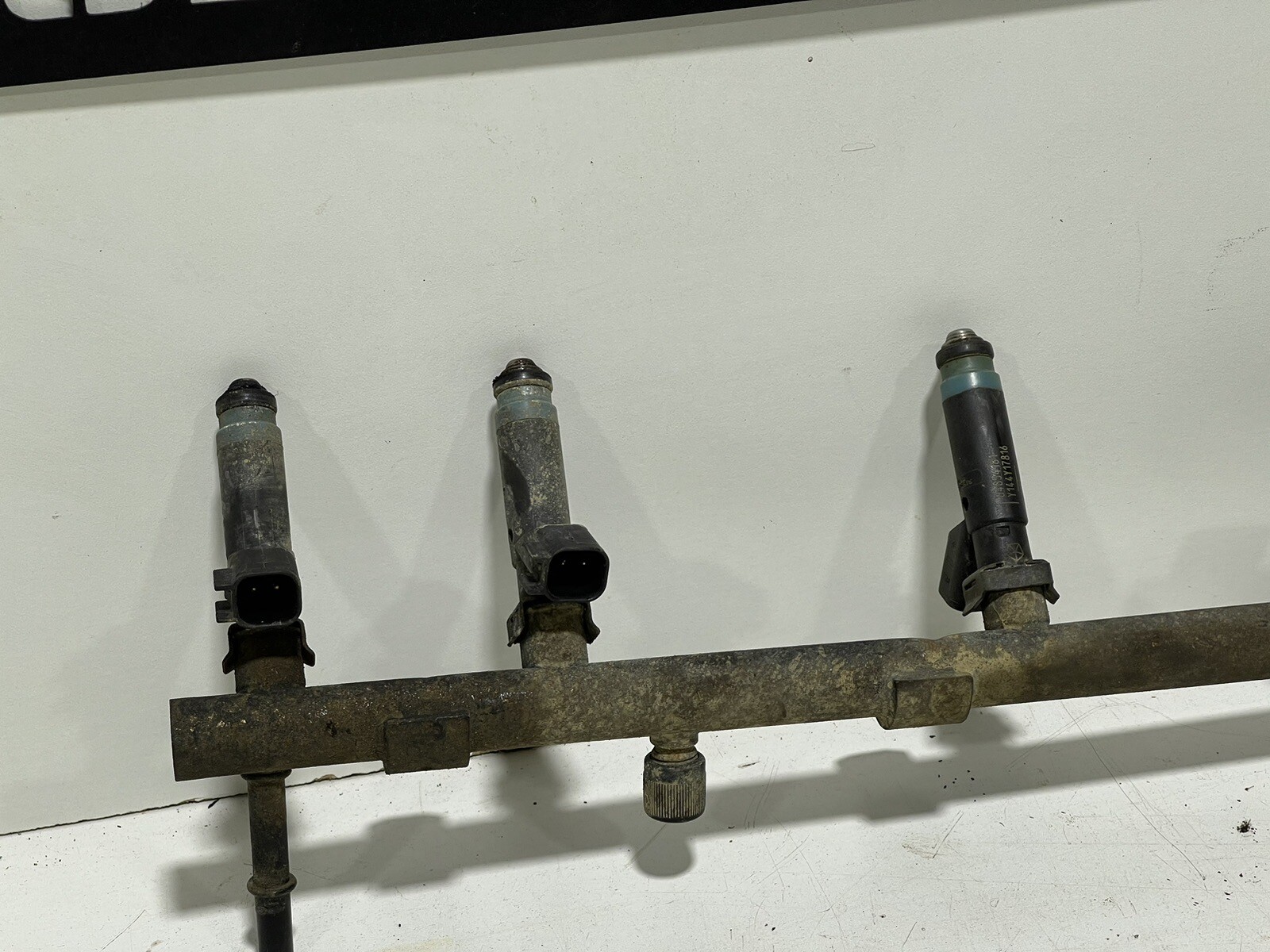 9906 00 01 02 03 04 05 Jeep Wrangler TJ 4.0 Fuel Rail W/ Injectors