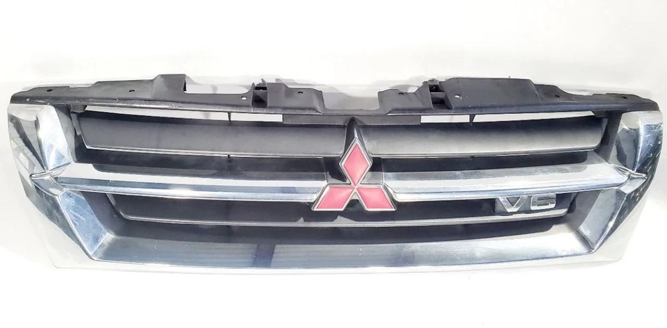 Grille Chrome OEM 2001 01 Mitsubishi Montero - Image 2 of 4
