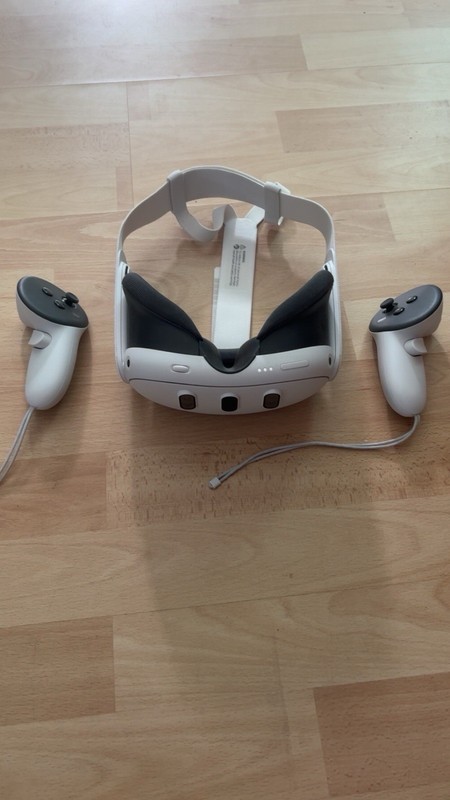 Meta Meta Quest 3 Standalone VR Headset w/ 2 Controllers - White