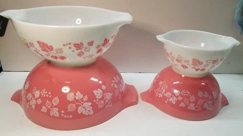 Vintage Pyrex Pink Gooseberry Cinderella Mixing Bowl Set of 4 BEAUTIFUL SET!