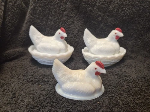 2 Vintage 4" Westmoreland Milk Glass Hens/Chickens On Nest Miniature + 1 Ex Top