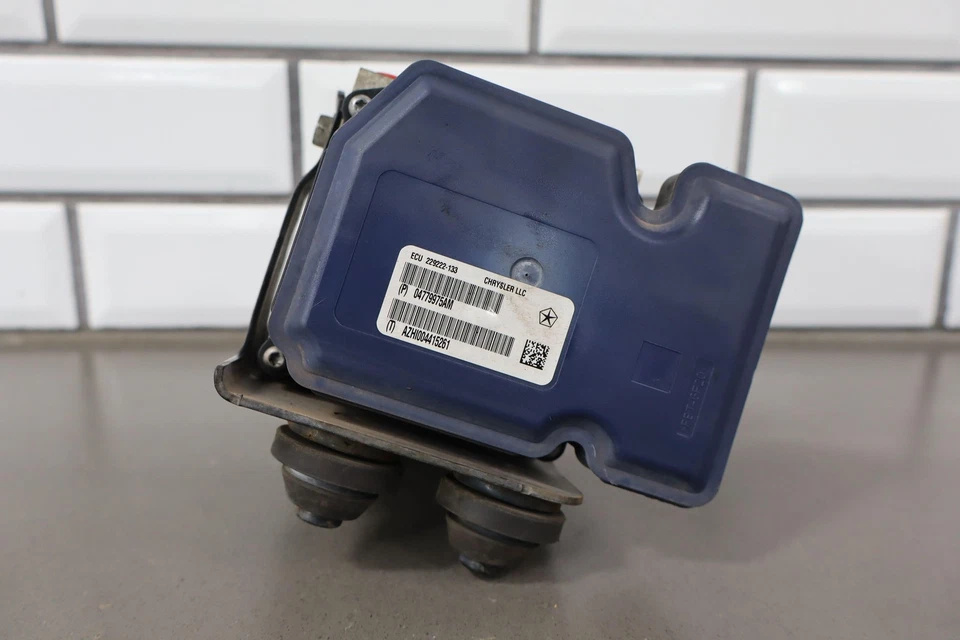 Bomba/módulo ABS Jeep Grand Cherokee SRT8 13-14 con crucero adaptativo 04779975AM Foto 3 de 4