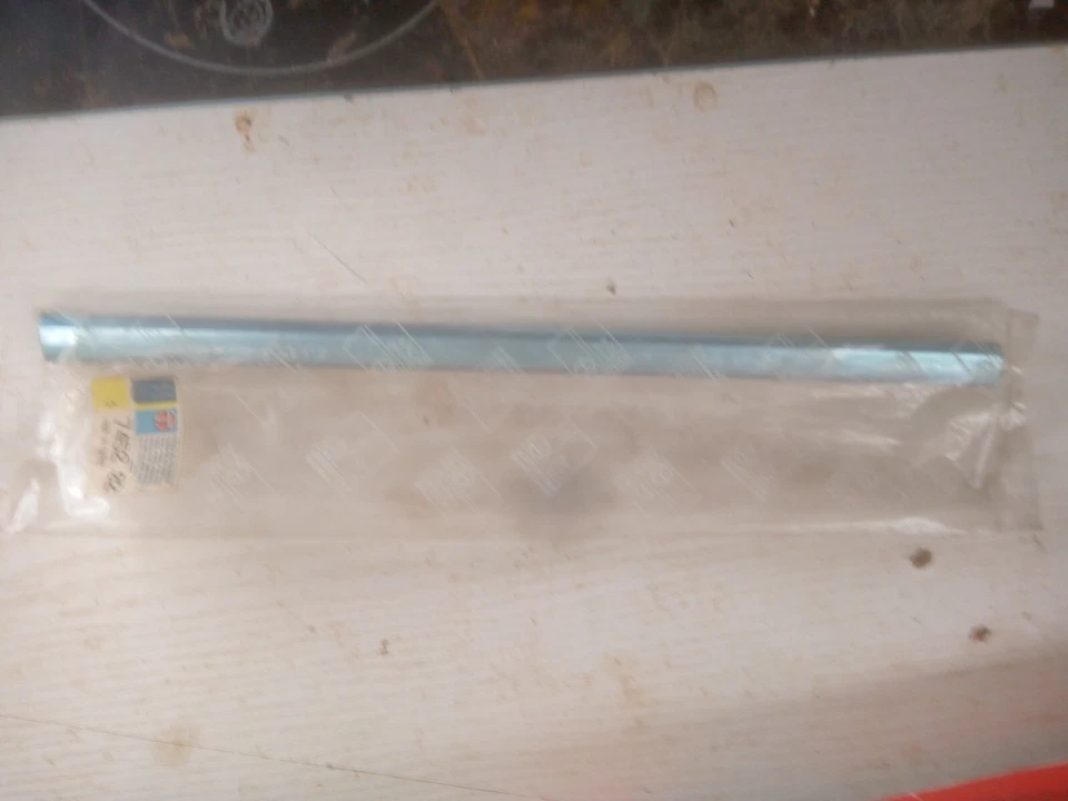 peugeot 505 estate rear bumper moulding genuine 7452.02 - Image 3 of 3