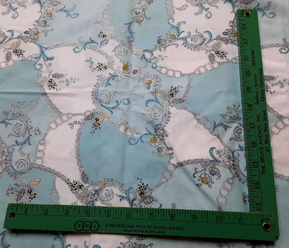 Tela Hoffman BTY Antonella #7265 Aqua Blue White Silver Metallic Highlights Foto 3 de 4