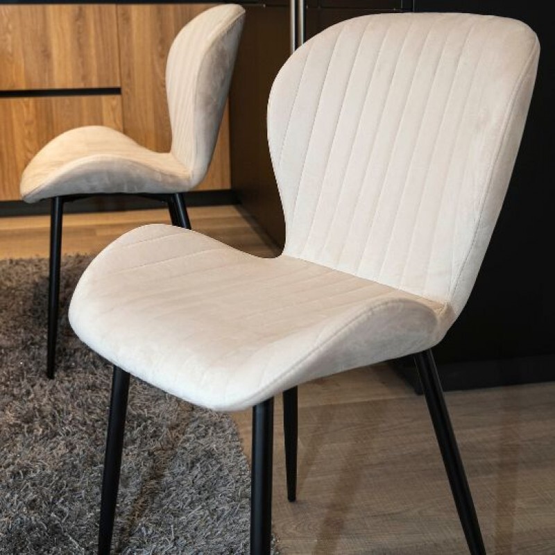 Chaises Margot en velours beige vintage, l'élégance d'une assise premium