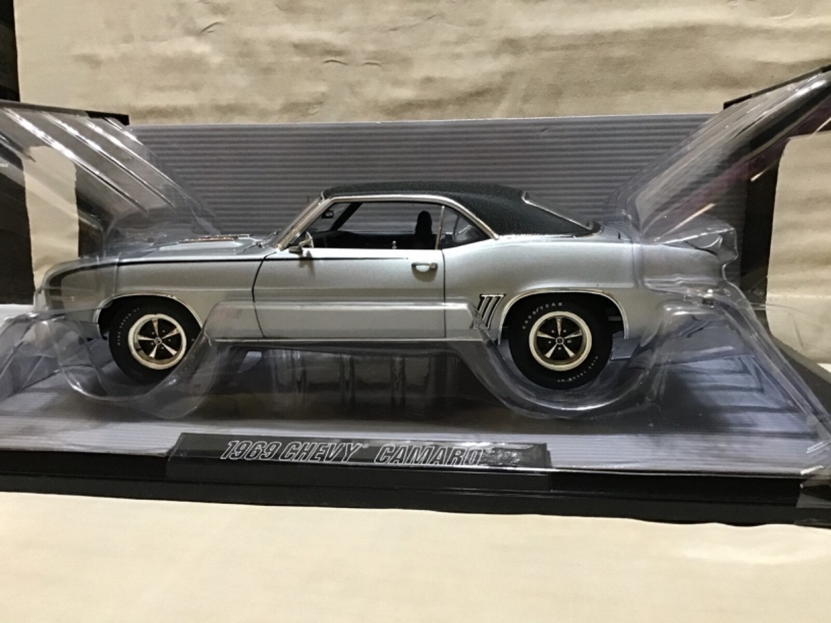 1 18 Highway 61 1969 Chevy Camaro SS 396 Cortez Silver