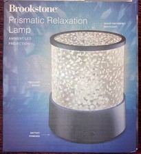 Brookstone Prismatische Entspannungslampe - Ambient LED Projektion - Farben + Weiß