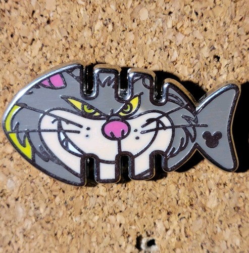 HKDL Fishbone Lucifer Hong Kong Hidden Mickey Disney Pin - White Spot Under Eye - Bild 3 von 3