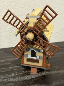 LEGO Kingdoms - Mill Village Raid (#7189) Near complete w rare animals & figs 