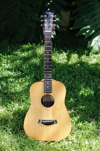 Taylor Baby (BT1) Acoustic Guitar (Comes with Soft case).
