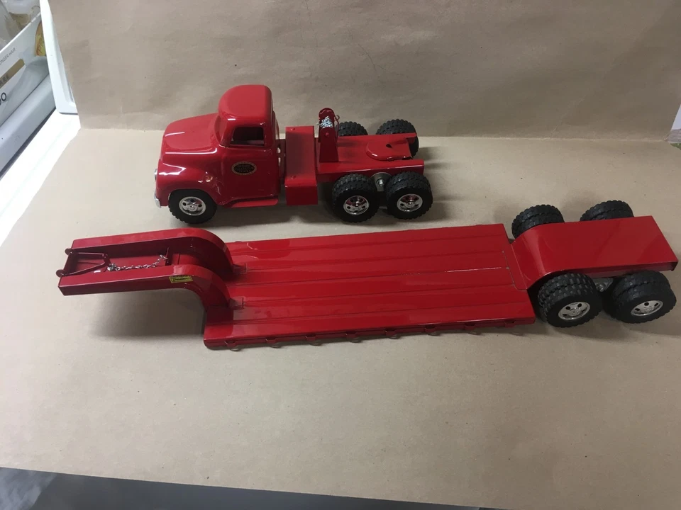 Hermosa camioneta y remolque Lowboy estilo Tonka Don Desalle Anderson Indiana Foto 2 de 4