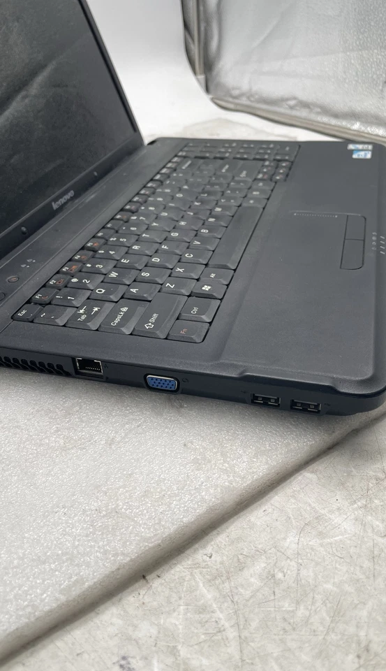 Portátil Lenovo G550 2958 15,6" Intel Pentium Windows sin disco duro Foto 2 de 4