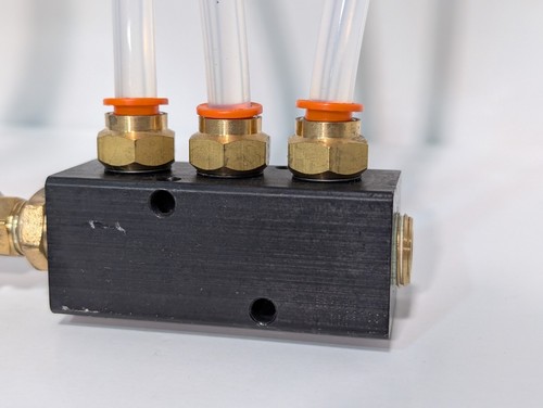 Water Purifier Assembly: 3 Dynalene IC-093-06 w/ Polyconn PCM20-250-03B Manifold - Picture 6 of 14
