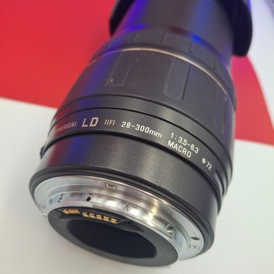 Tamron AF 28-300mm f/3.5-6.3 AF ASPHÄRICAL LD IF Macro Ø72 + D4FH Haube. canon ef