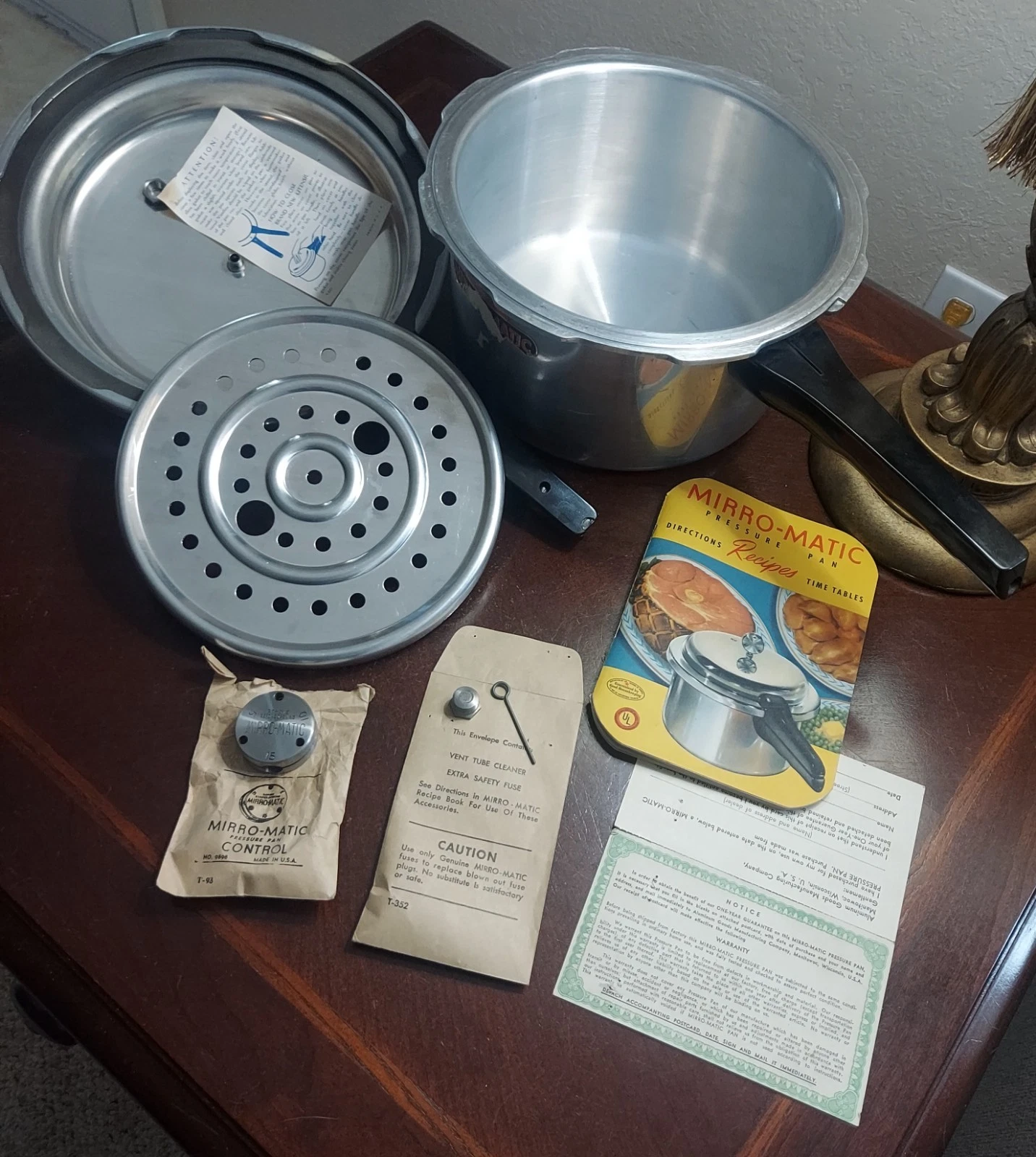Vintage Mirro-Matic 4 Qt Pressure Pan 394M Complete w/ Paper Lid Label PRISTINE