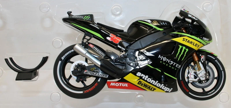 Minichamps 1/12 Scale -122 143038 Yamaha YZR-M1 Monster Tech3 Bradley Smith 2014 - Image 2 of 2