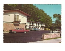 Carriage Inn Motel Manistee MI Vintage postcard unposted