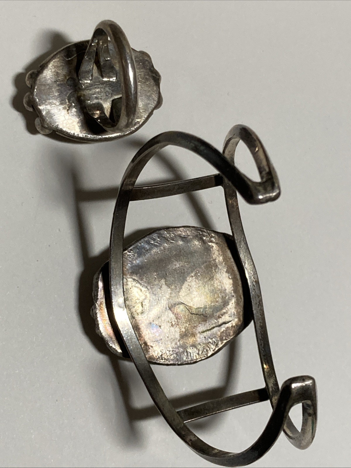 Unsigned Native American MOP Ring and Bangle Brac… - image 5