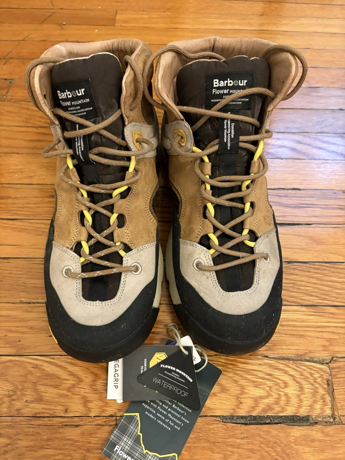 Barbour X Flower Mountain Back Country Uni Mid Trainer Boots
Opens in a new window or tab