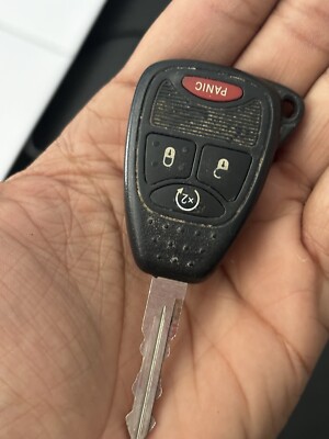 Genuine Jeep Logo Key Fob Remote Combo 0HT692713AA Liberty 