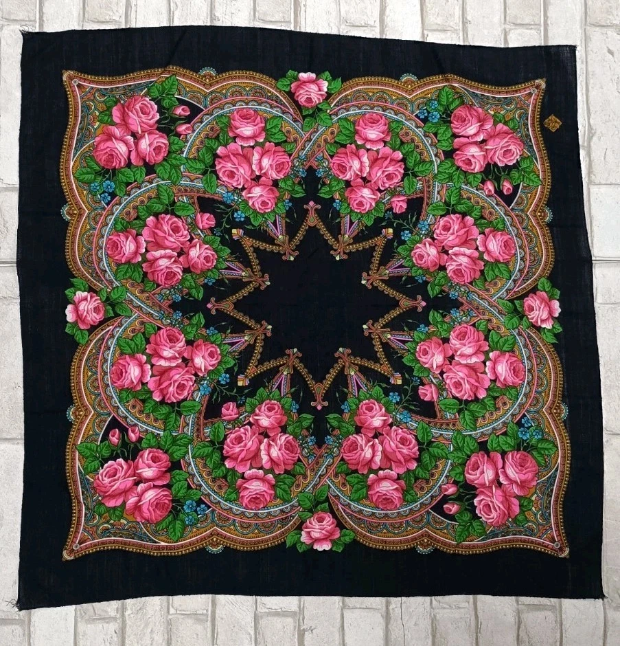 Pavlovo Posad Russian Woolen Shawl with Overlock "Flower Basket" 72x72 cm