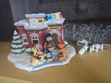 Vtg 1995 Christmas Garfield's Courthouse Christmas Village, Light Working!