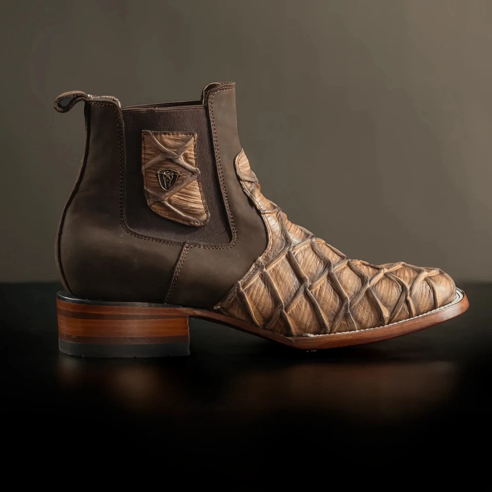 Botín occidental de cuero genuino exótico con estampado de pirarucu de pez monstruo punta cuadrada Foto 2 de 4