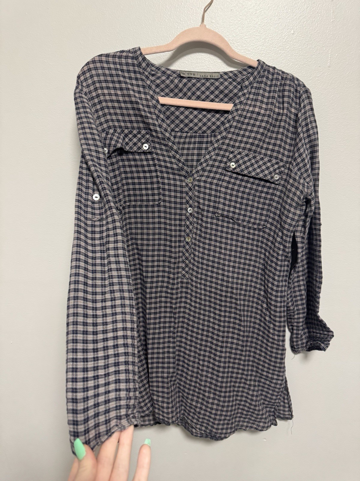 Women’s Zara Basic V-neck Buttoned Lightweight Fl… - image 2