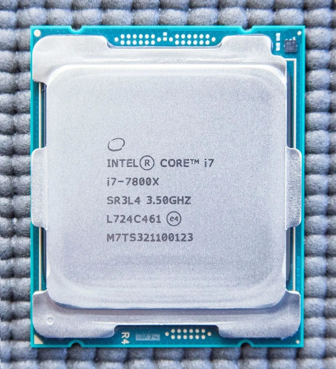 Intel Core i7 7800X 3.5GHZ 6 Cores 12 Threads LGA 2066 CPU Intel Core i7 7800X 3.5GHZ 6 Cores 12 Threads LGA 2066 CPU
