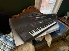Akai Professional MPC Key 61 Semi-Weighted Standalone Synthesizer