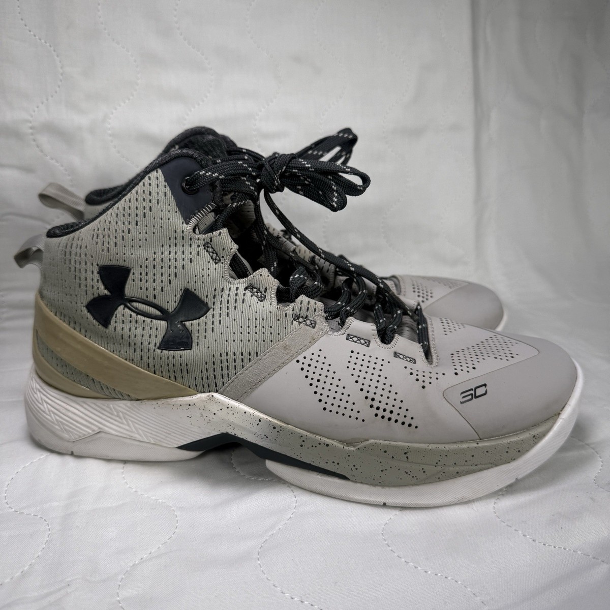 UA Curry Boy's 2 Stephen Curry The Storm RARE Gray White Size US