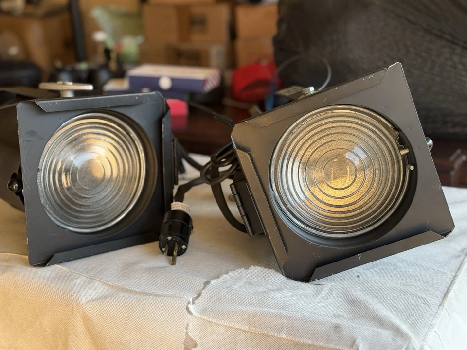 2 Fresnel 6" Adjustable Stage Light 750W - Image 2 of 4