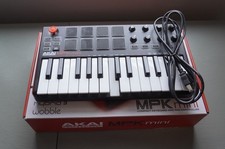 AKAI Professional MPK Mini Compact Keyboard Synthesizer  Pad Controller NIB