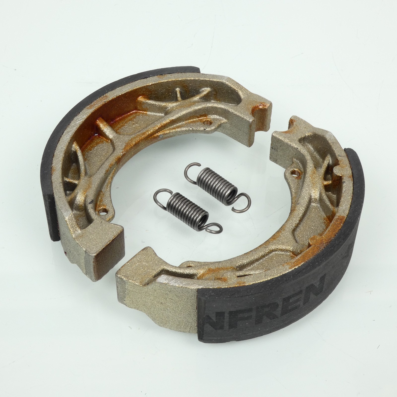 Mâchoire de frein Newfren : résoud les bruits et le manque de mordant du Peugeot Ludix Blaster 50