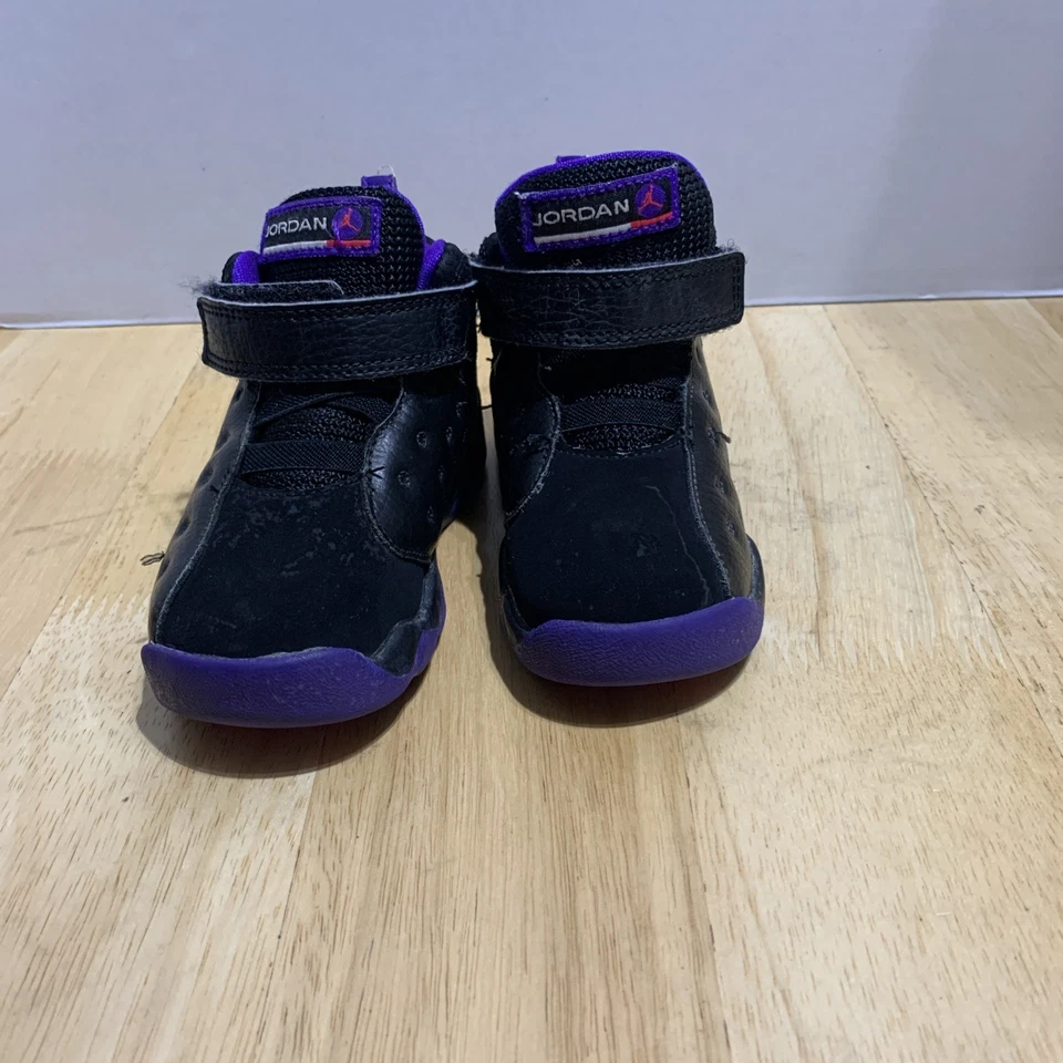 Zapatillas de baloncesto Nike Air Jordan Deluxe (niño pequeño talla 8C) negras/púrpura Foto 4 de 4