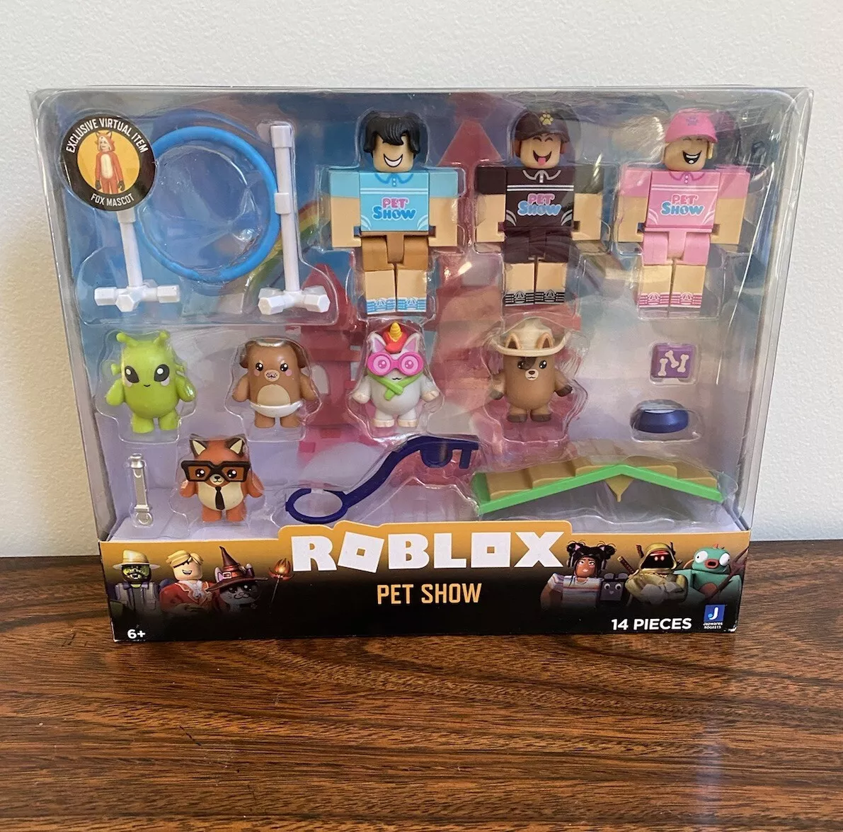 NEW ROBLOX Toy PET SHOW Set With Exclusive Virtual Item Fox Mascot