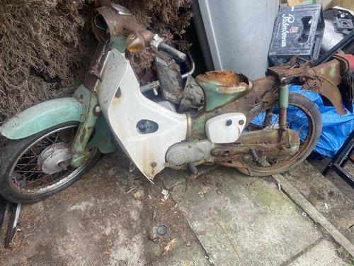 Honda C 50 c70 c90 1968 /barn find /project - Picture 2 of 7
